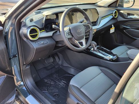New 2026 Chevrolet Trax LT w/ Midnight Edition FWD image 14
