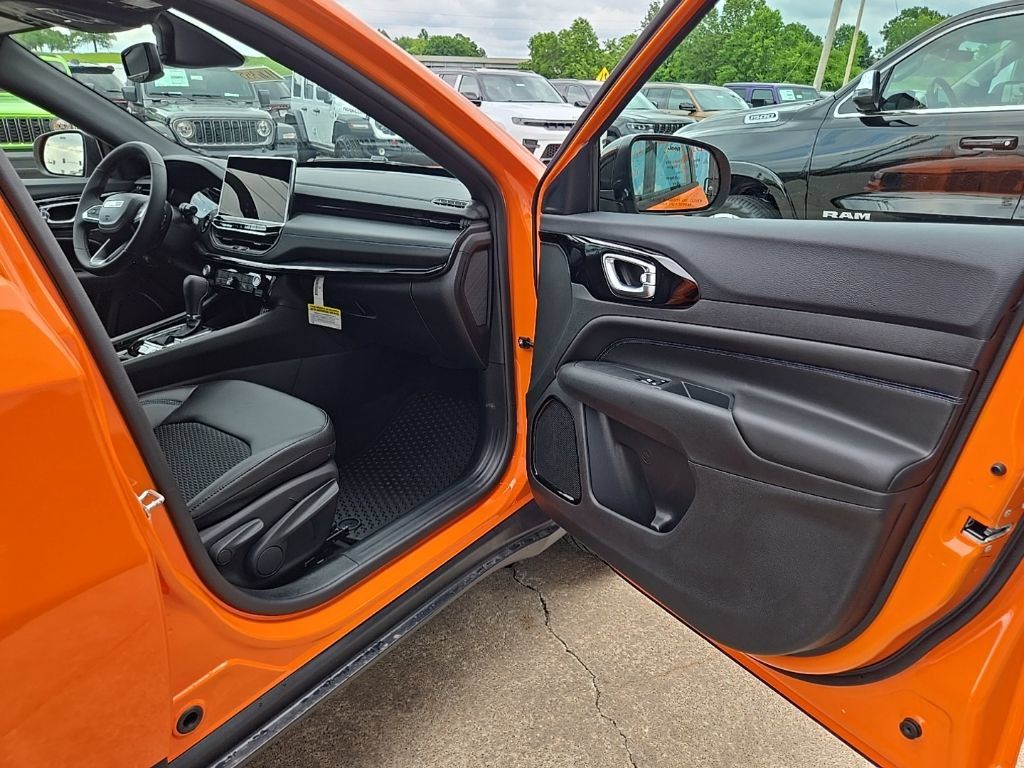 New 2026 Jeep Compass Latitude AWD/4WD image 64