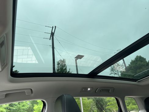Certified 2023 Volkswagen Taos SE w/ Panoramic Sunroof Package FWD image 24