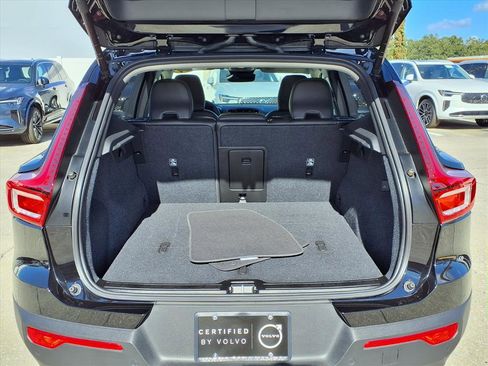 Certified 2024 Volvo XC40 B5 Plus image 18