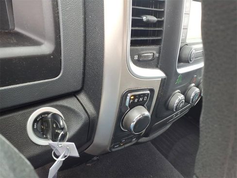 Used 2018 RAM 1500 Classic SLT image 22