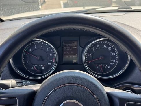 Used 2012 Jeep Grand Cherokee Laredo w/ Laredo E Group AWD/4WD image 27