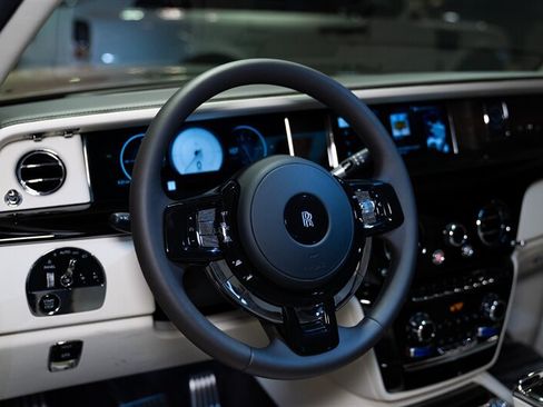Used 2026 Rolls-Royce Phantom Sedan RWD image 28