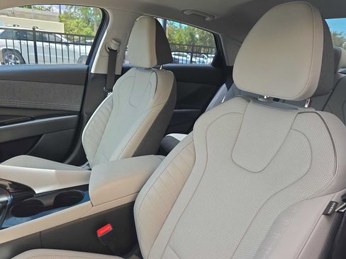 Used 2023 Hyundai Elantra Limited FWD image 16