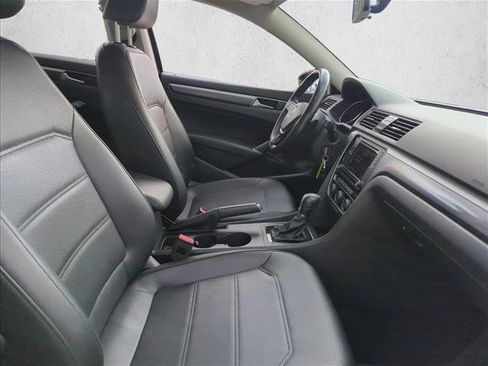 Used 2018 Volkswagen Passat 2.0T R-Line image 25