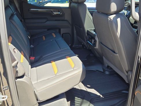 Used 2025 GMC Sierra 1500 AT4 w/ AT4 Premium Package AWD/4WD image 9