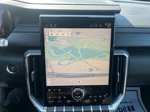 Used 2025 GMC Acadia Elevation image 17