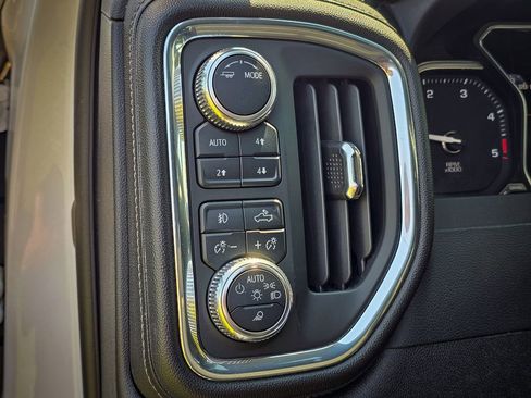 Used 2022 GMC Sierra 3500 Denali AWD/4WD image 17