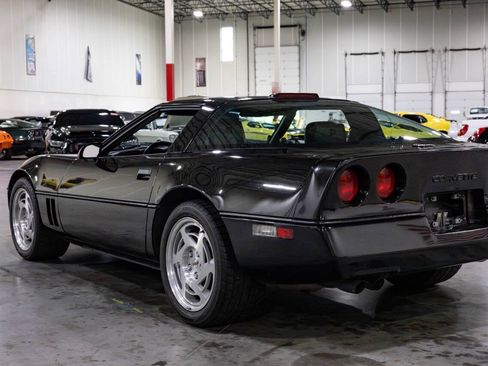 Used 1990 Chevrolet Corvette Coupe RWD image 35