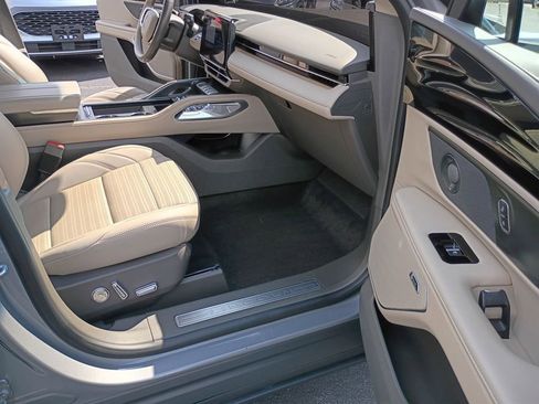 Used 2024 Lincoln Nautilus Reserve w/ Equipment Group 202A image 18