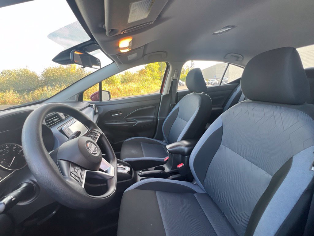 Used 2025 Nissan Versa SV FWD image 7