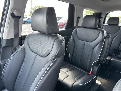 Used 2025 Hyundai Palisade SEL FWD image 12