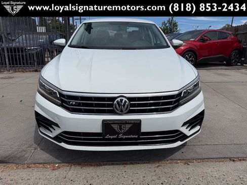 Used 2018 Volkswagen Passat 2.0T R-Line w/ R-Line Lighting Package FWD image 2