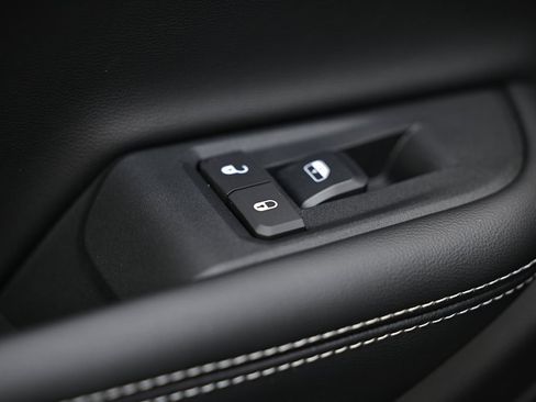 Used 2025 Jeep Grand Cherokee Limited w/ Luxury Tech Group II image 25