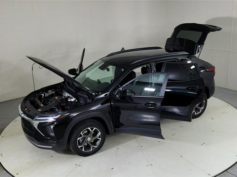 Used 2024 Chevrolet Trax LT image 44