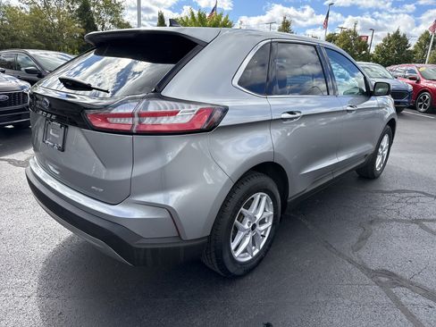 Used 2024 Ford Edge SEL image 8