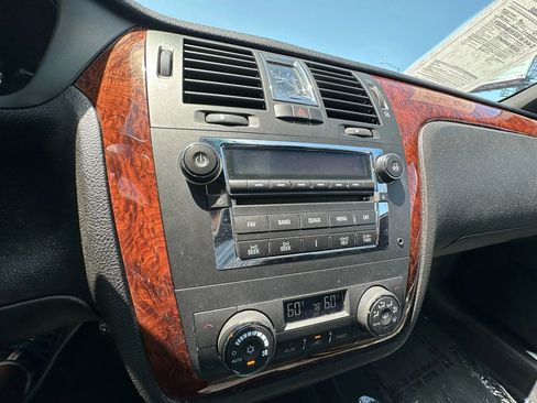 Used 2006 Cadillac DTS w/ Trunk Convenience Package image 15