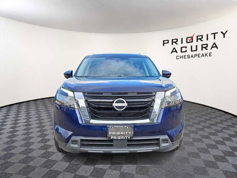 Used 2024 Nissan Pathfinder SV FWD image 2