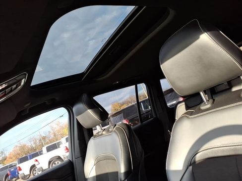 Used 2023 Jeep Grand Cherokee Limited w/ Luxury Tech Group II image 18