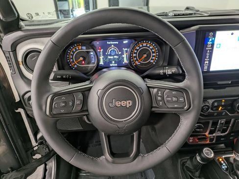 Used 2025 Jeep Gladiator Sport AWD/4WD image 21