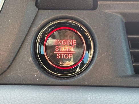 Used 2025 Honda Pilot Sport image 13