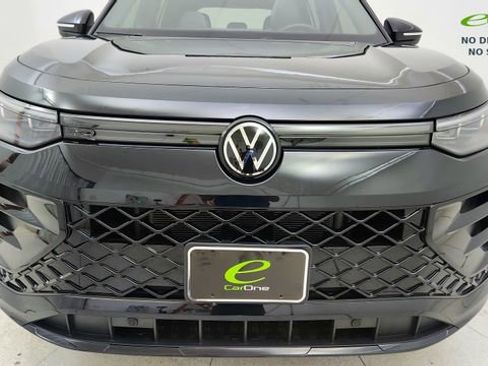 Used 2025 Volkswagen Tiguan SE R-Line AWD/4WD image 8