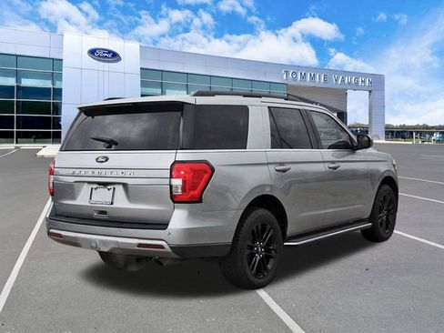 Used 2023 Ford Expedition XLT image 4