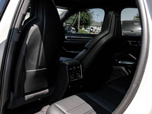 Used 2023 Porsche Cayenne Turbo AWD/4WD image 36