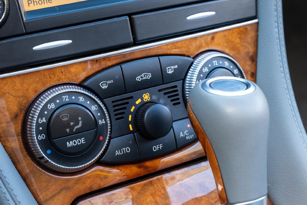 Used 2011 Mercedes-Benz SL 550 image 20