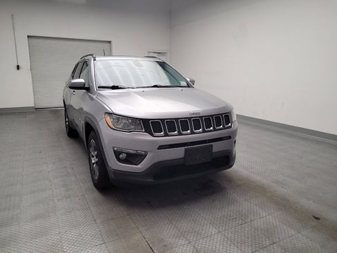 Used 2018 Jeep Compass Latitude FWD image 14