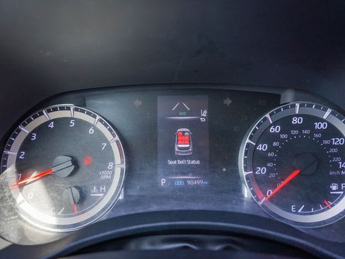 Used 2021 Toyota Highlander LE image 25