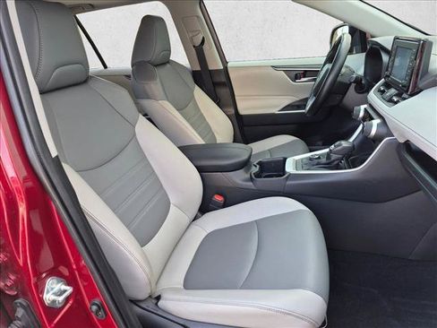 Used 2022 Toyota RAV4 XLE Premium AWD/4WD image 21