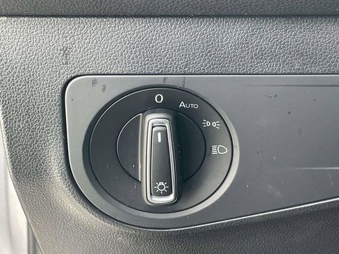 Certified 2023 Volkswagen Tiguan SE R-Line FWD image 31