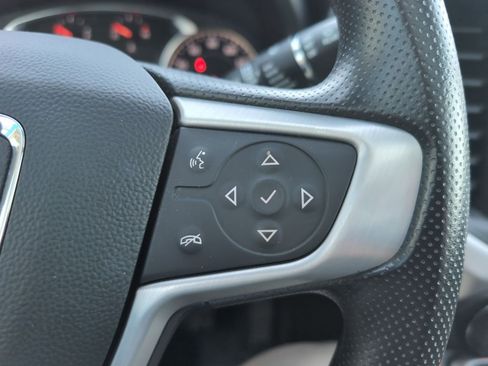 Used 2023 GMC Acadia SLE w/ Driver Convenience Package image 21