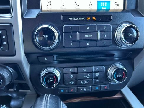 Used 2017 Ford F150 Lariat w/ Equipment Group 502A Luxury AWD/4WD image 32