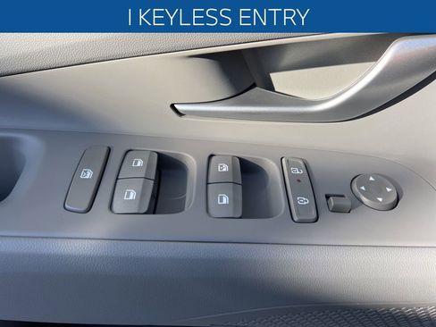 Used 2025 Hyundai Elantra SEL image 15