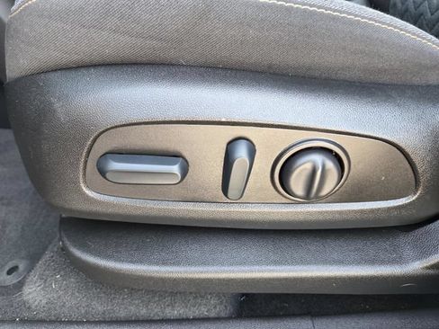 Used 2022 Chevrolet Equinox LT FWD image 26