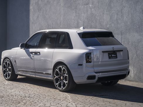 Used 2023 Rolls-Royce Cullinan Black Badge w/ Leather Finishing Pack image 3