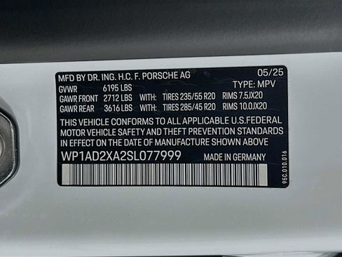 Certified 2025 Porsche Macan Electric image 32