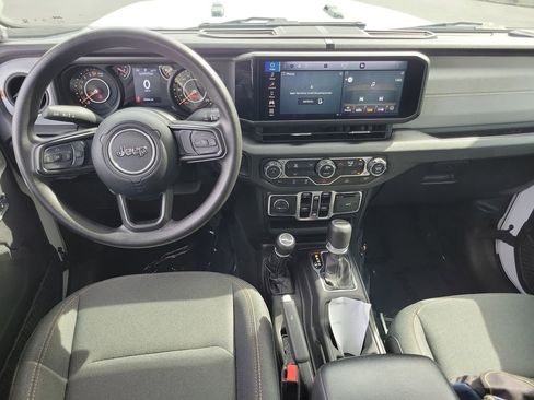Used 2024 Jeep Gladiator Sport image 10