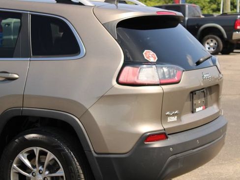 Used 2019 Jeep Cherokee Latitude Plus w/ Comfort/Convenience Group AWD/4WD image 6