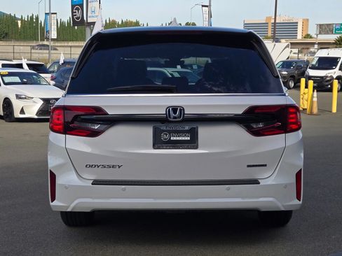 Used 2025 Honda Odyssey Touring image 6