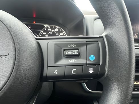 Used 2023 Nissan Rogue SV image 17