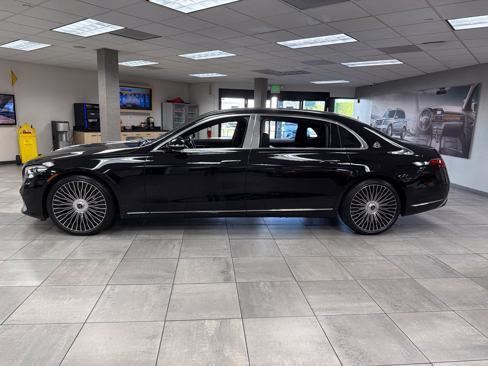Certified 2025 Mercedes-Benz Maybach S 580 4MATIC image 2