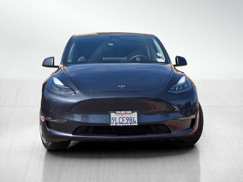 Used 2024 Tesla Model Y Long Range AWD/4WD image 3
