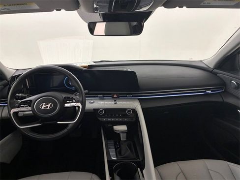Used 2024 Hyundai Elantra Limited image 20