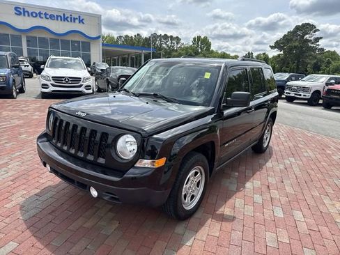 Used 2017 Jeep Patriot Sport w/ Power Value Group FWD image 32