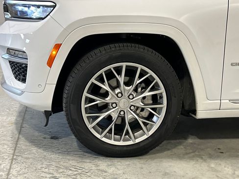 Used 2024 Jeep Grand Cherokee Summit image 11