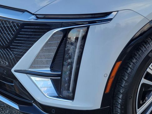 New 2025 Cadillac Lyriq Luxury image 9