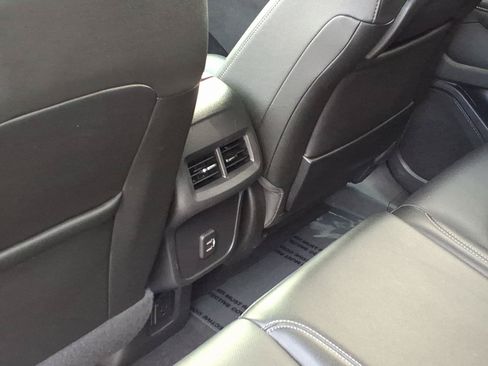 Used 2024 GMC Terrain SLT AWD/4WD image 7